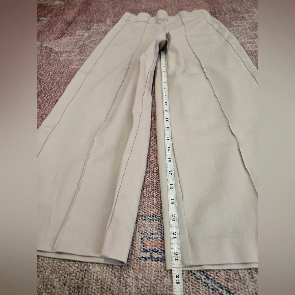 Jones & Co small pull on pintuck mid rise trouser in cream wide leg ankle - Picture 2 of 10